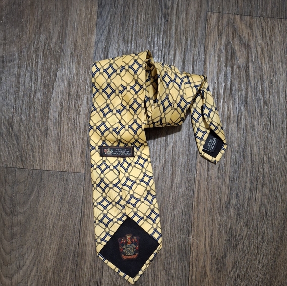 Vintage Gucci Made in Italy 100% Silk Designer Tie. - Picture 11 of 15